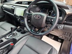 TOYOTA HI-LUX 2.8 D-4D Invincible X Double Cab Pickup 4dr Diesel Auto 4WD Euro 6 (s/s) (204 ps) - 1083 - 5